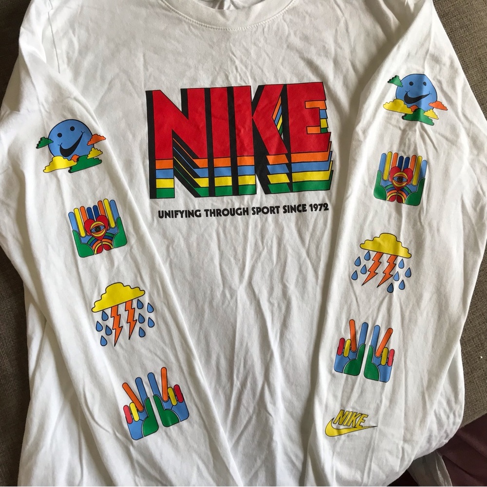 EUC NIKE SPORTSWEAR  "Animation LS Tee" MEN'S WHITE T-SHIRT S DX1051-100
